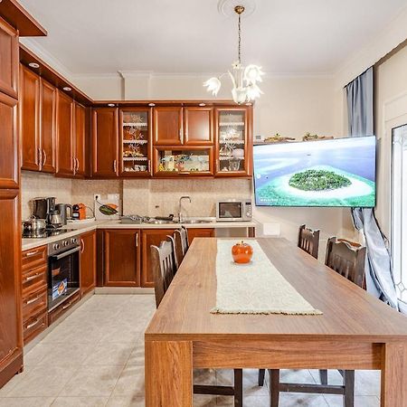 Fully Equipped And Family Friendly Skg Center Apartment Thessaloniki Exterior photo